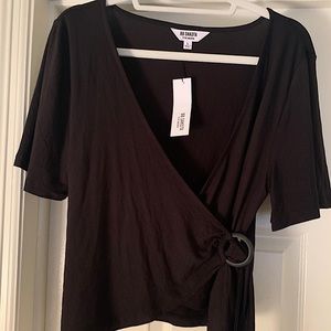New BB Dakota Wrap Top